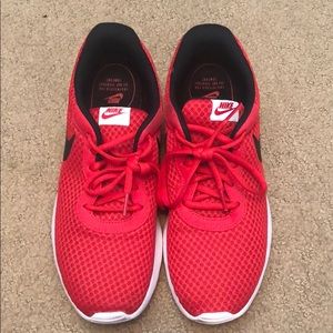 Practically new men’s Nike running shoes